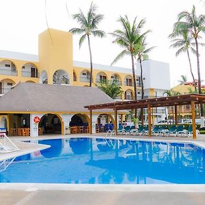 Costa Alegre Hotel & Suites